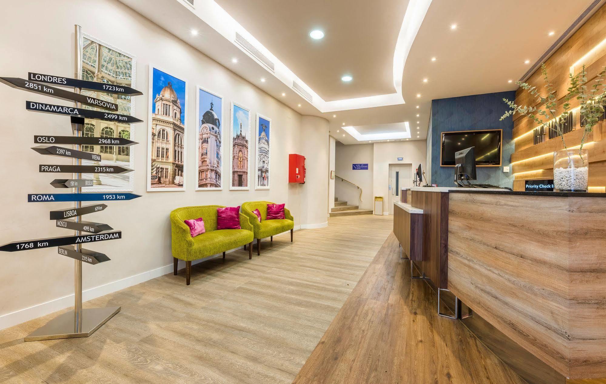 Hotel Madrid Centro, Affiliated By Melia Exteriör bild